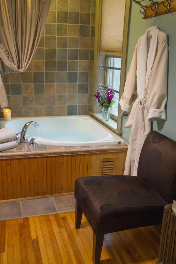 | Pinehurst Inn Bed & Breakfast