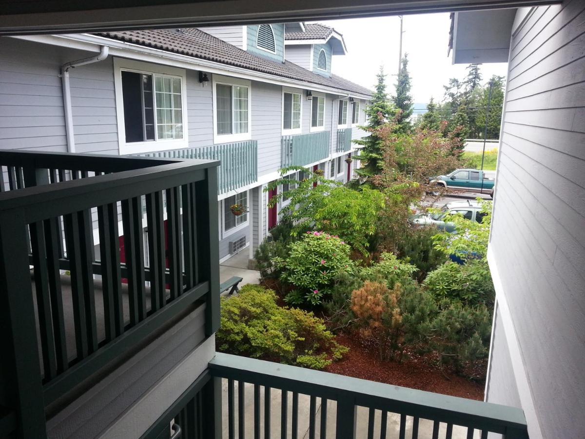 | Fidalgo Country Inn