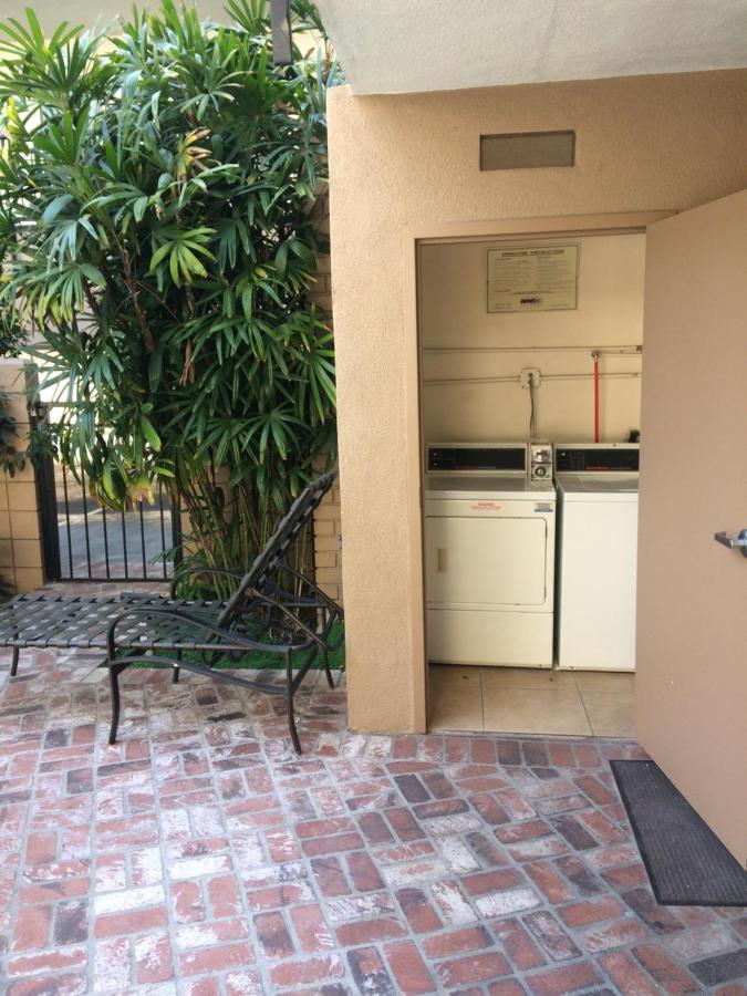 | Dunes Inn - Wilshire