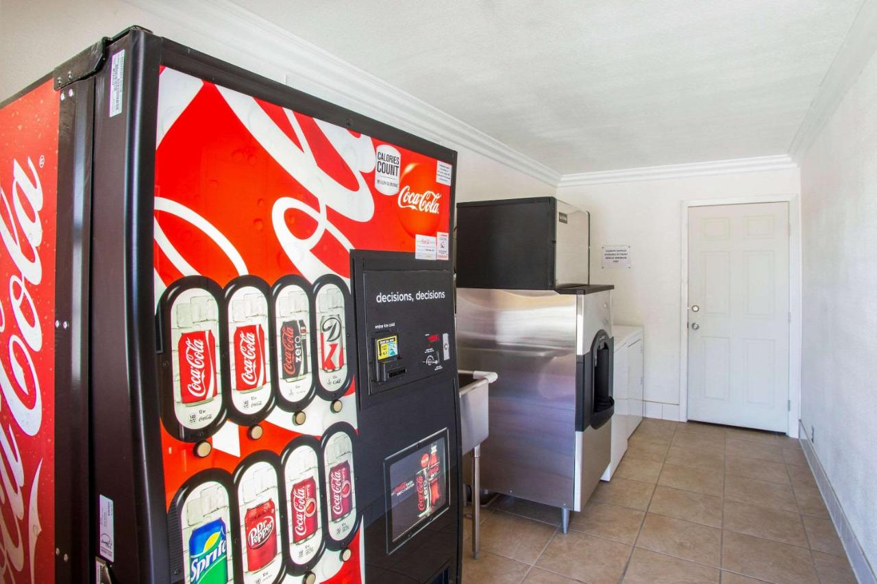 | Rodeway Inn Adelanto US 395