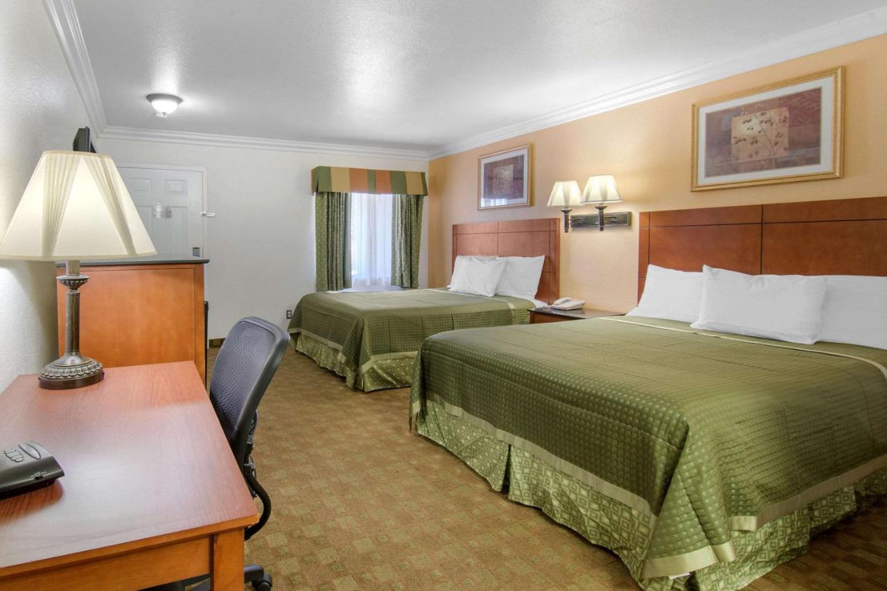  | Rodeway Inn Adelanto US 395