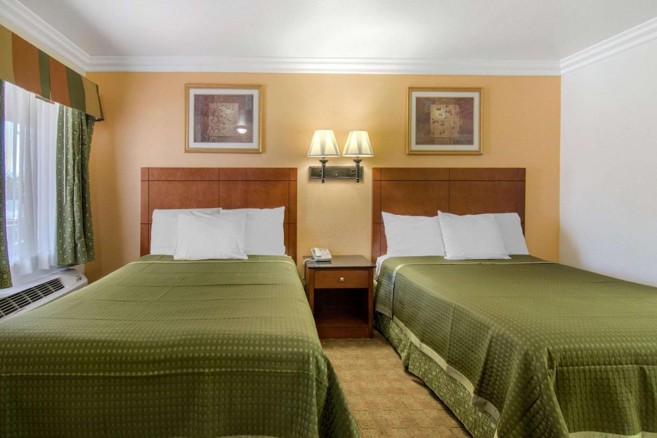 | Rodeway Inn Adelanto US 395