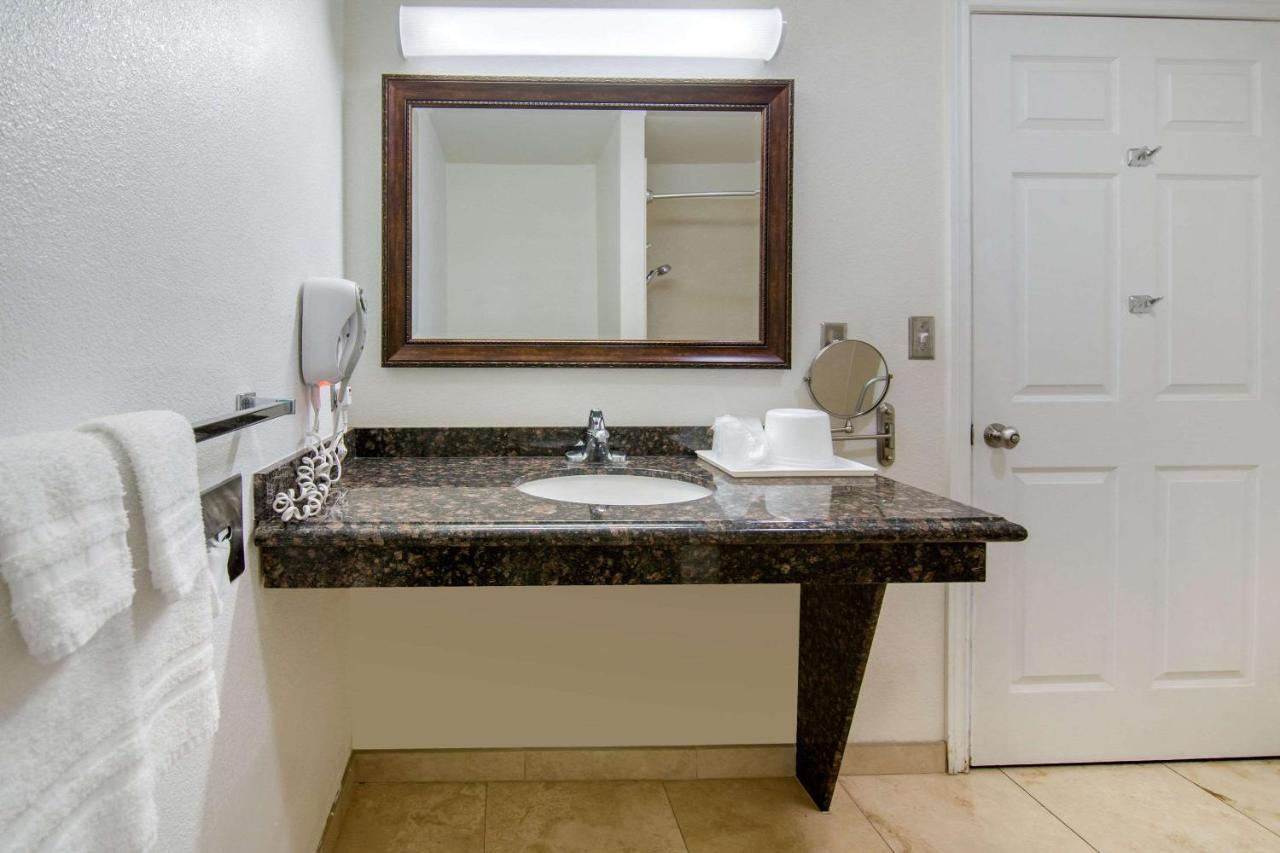 | Rodeway Inn Adelanto US 395