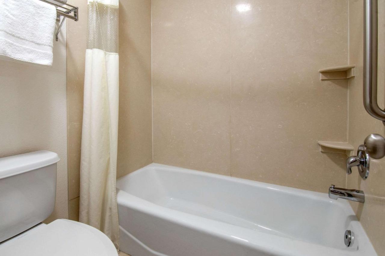 | Rodeway Inn Adelanto US 395