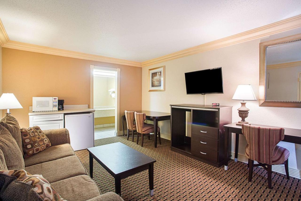  | Parkway Inn of Birmingham