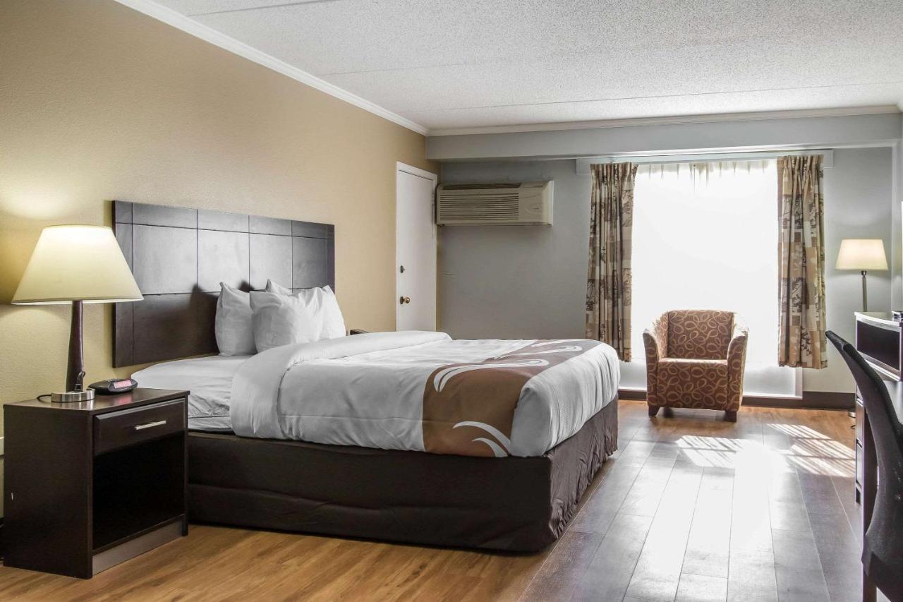 King Room - Accessible/Smoking at Quality Inn Downtown Historic District