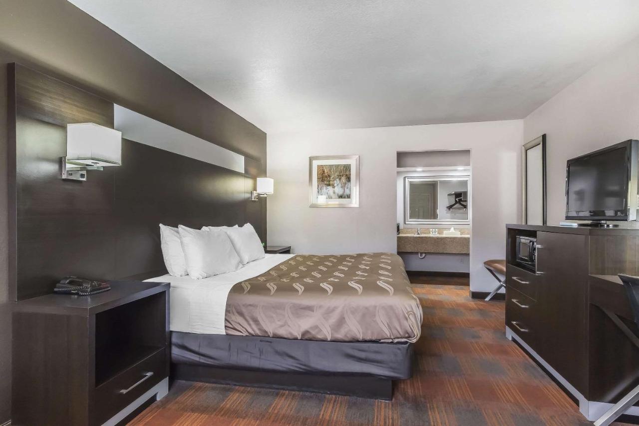 King Room - Non-Smoking at Quality Inn & Suites Stuttgart North
