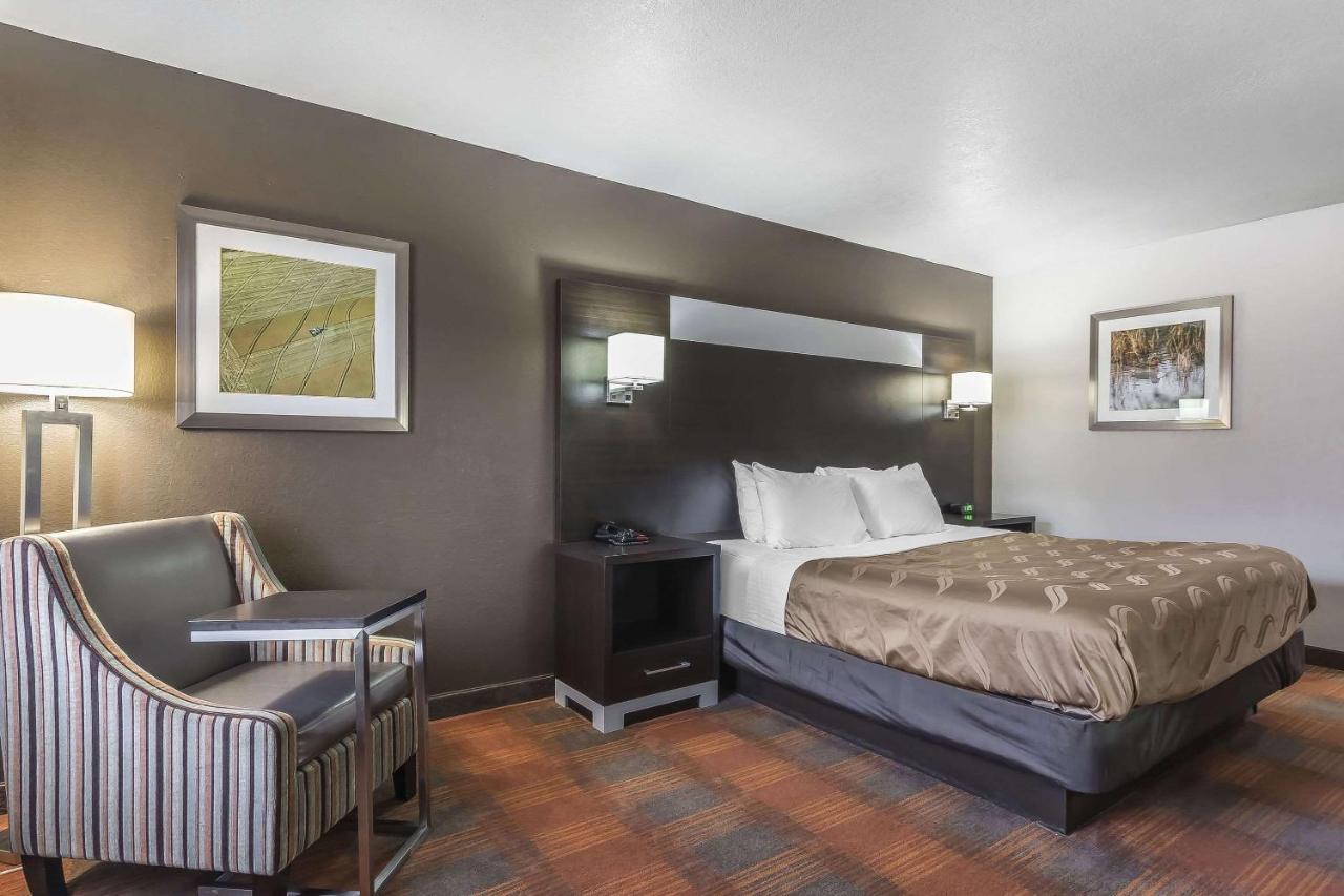 King Room - Non-Smoking at Quality Inn & Suites Stuttgart North