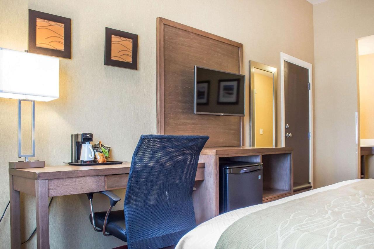 King Room with Refrigerator - Non-Smoking at Comfort Inn Flagstaff Lucky Lane I-40