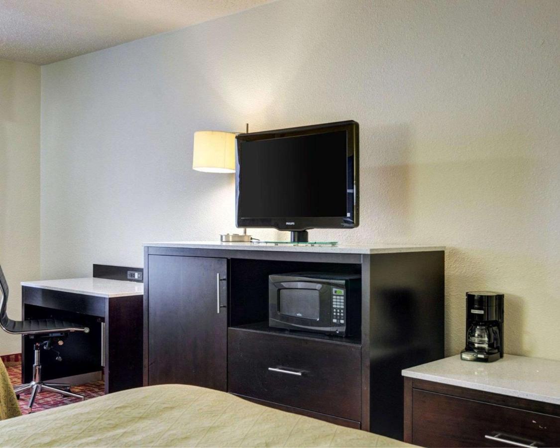 Queen Room with Two Queen Beds - Smoking at Quality Inn Fort Smith I-540