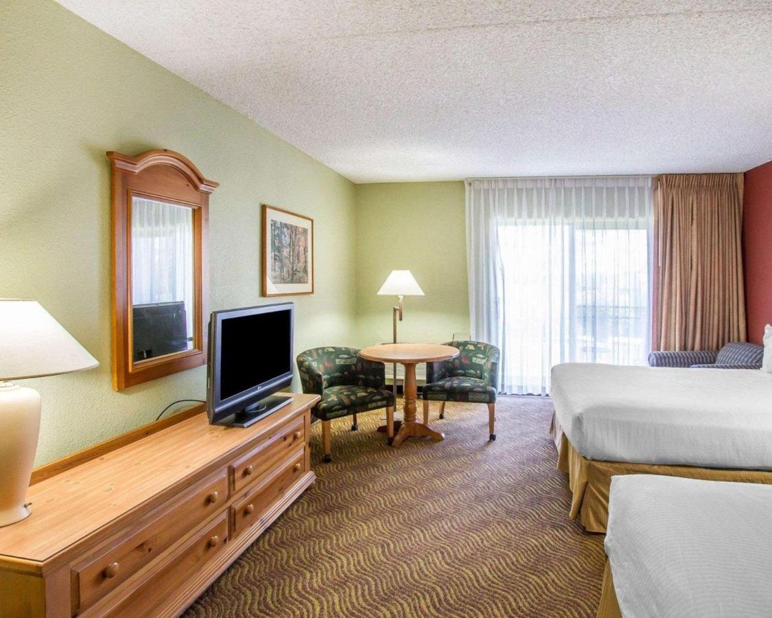 Standard Queen Room with Two Queen Beds and Patio - Non-Smoking at Quality Inn Payson