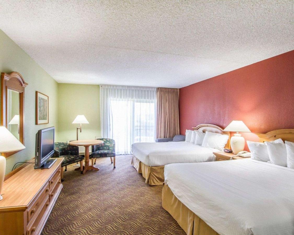 Standard Queen Room with Two Queen Beds and Patio - Non-Smoking at Quality Inn Payson