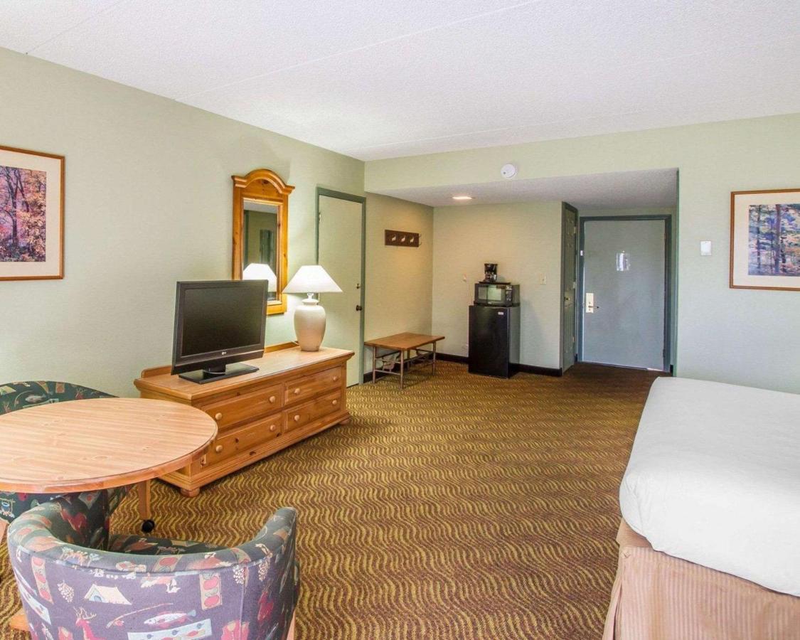 Deluxe King Room with Patio - Non-Smoking at Quality Inn Payson