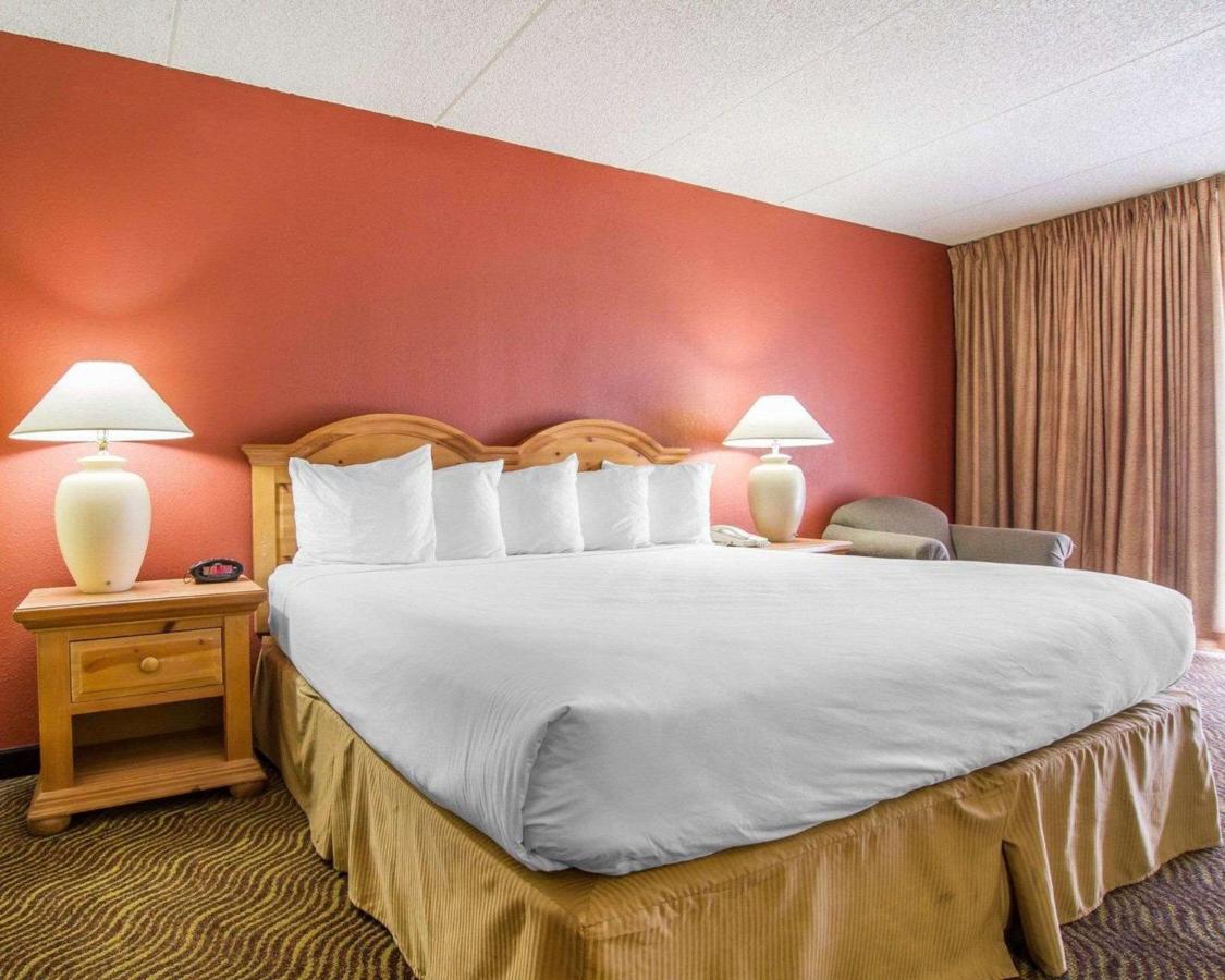 Deluxe King Room with Patio - Non-Smoking at Quality Inn Payson