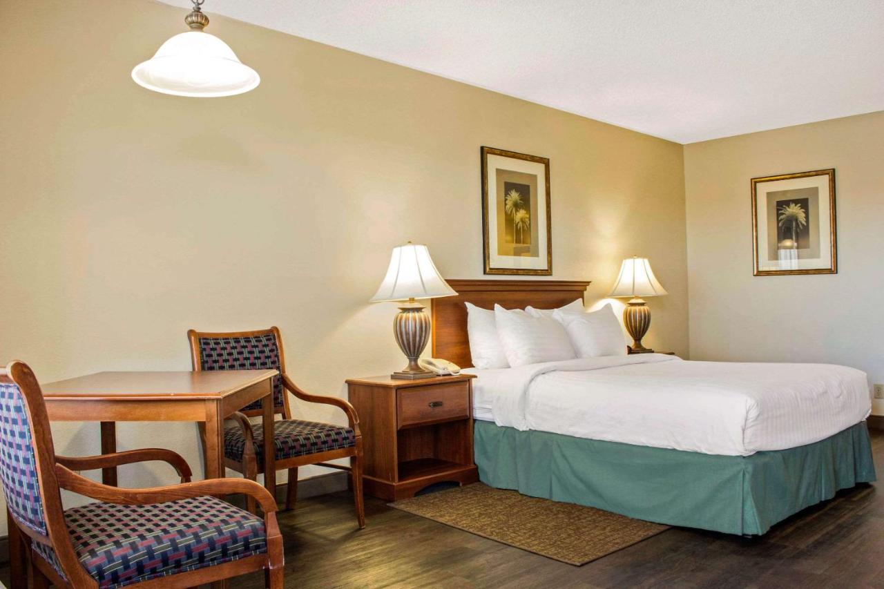 Queen Room - Non-Smoking at Quality Inn Benson I-10 Exit 304