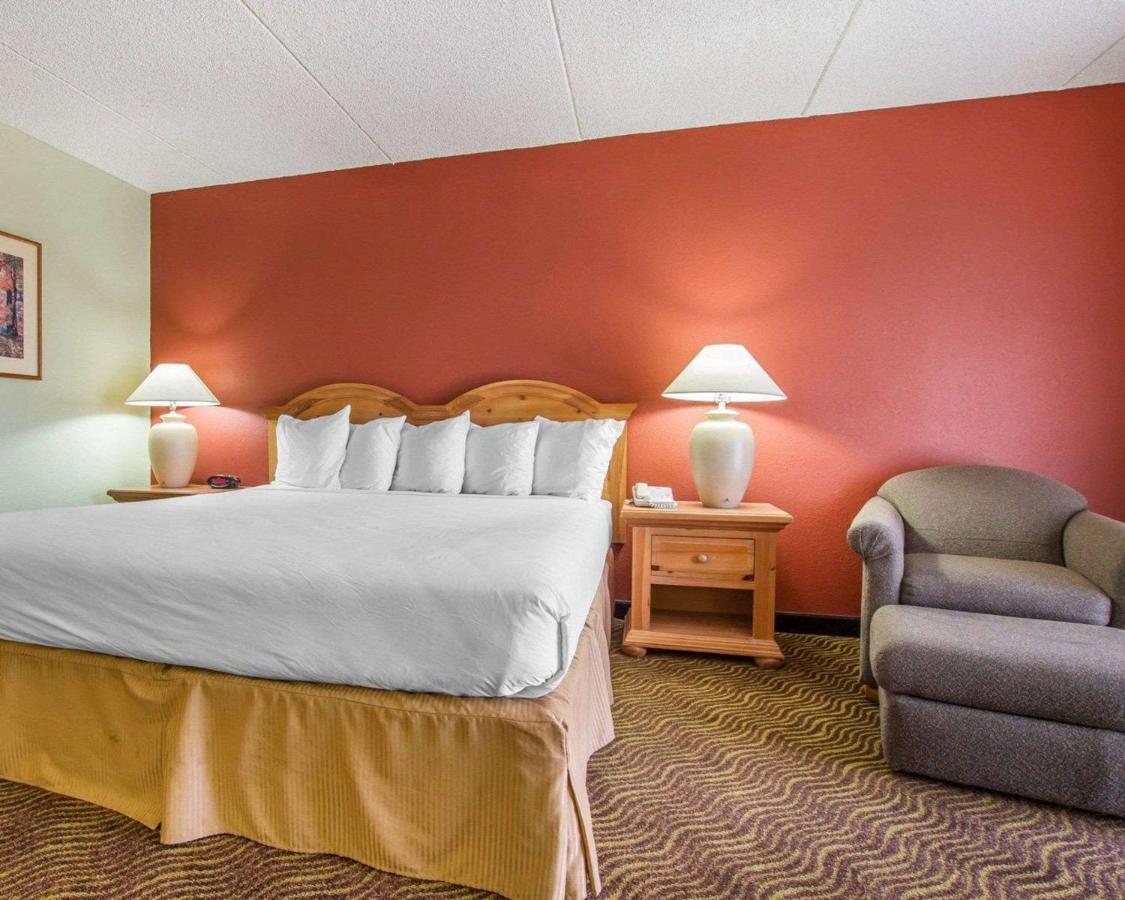 Deluxe King Room with Patio - Non-Smoking at Quality Inn Payson
