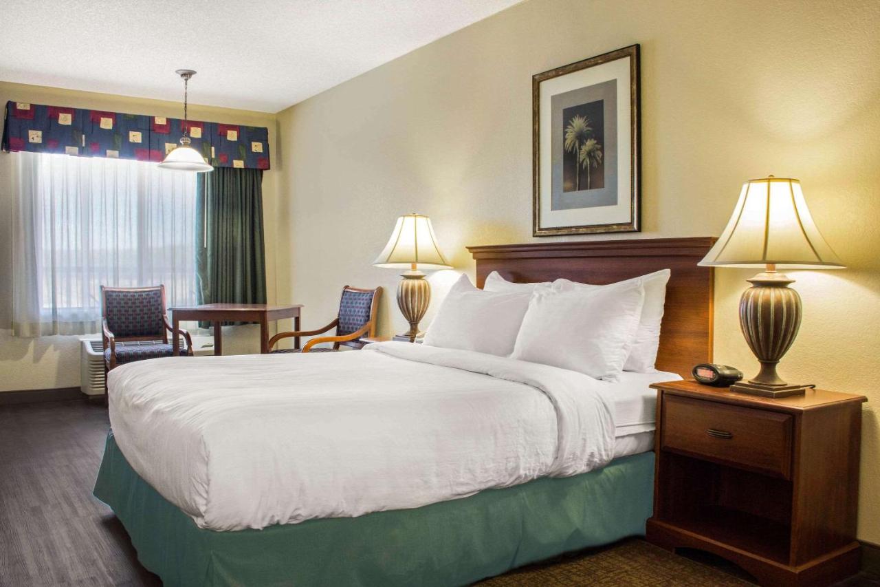 Queen Room - Non-Smoking at Quality Inn Benson I-10 Exit 304