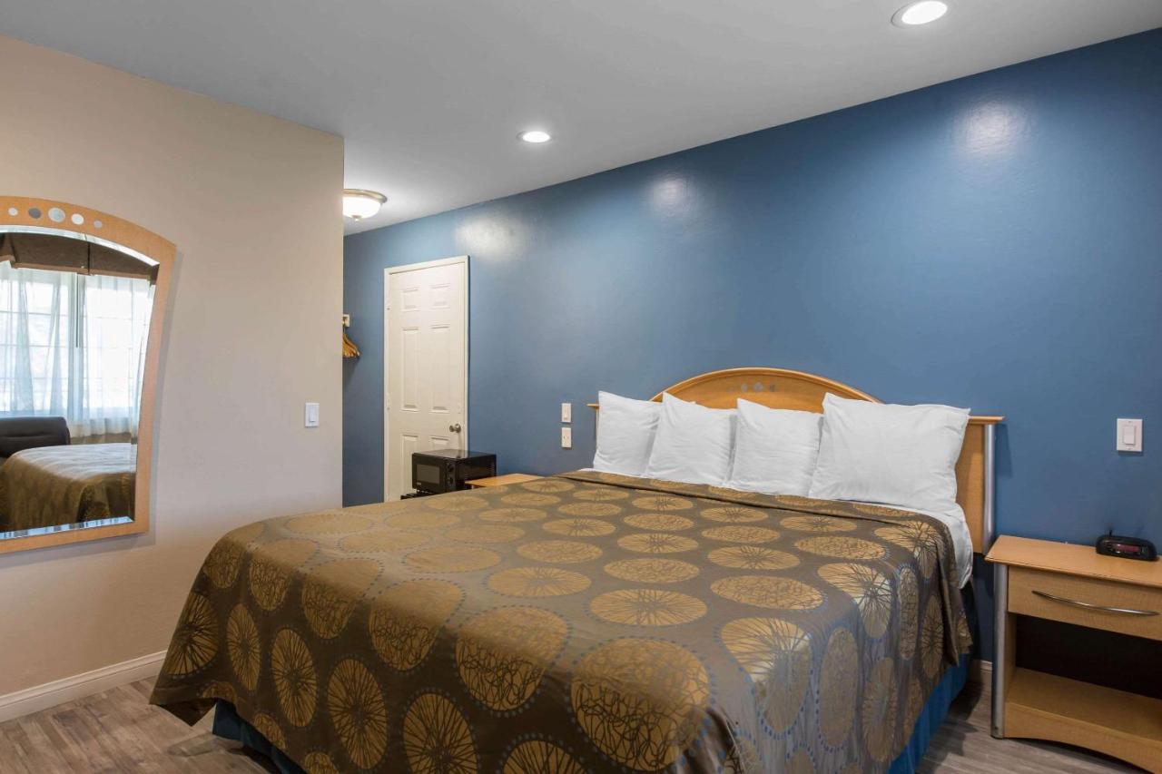 Standard King Room - Non-Smoking at Rodeway Inn Escondido Downtown