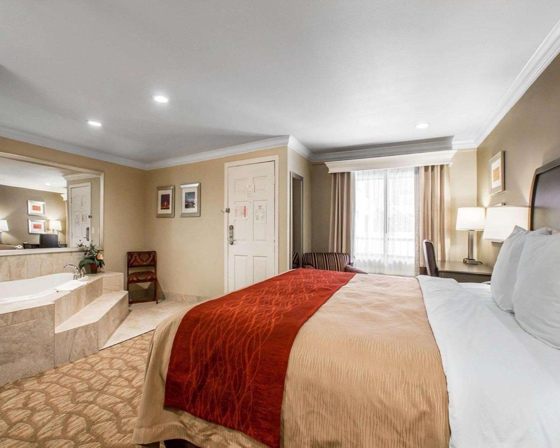 Superior Room, 1 King Bed, In-Room Whirlpool, Non Smoking at Quality Inn Downey