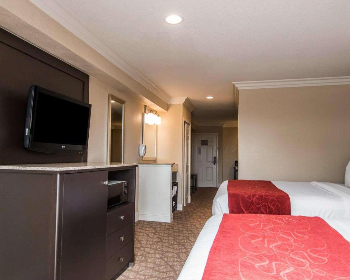 Deluxe Suite, 2 Queen Beds with Sofa Bed, Non Smoking at Comfort Suites San Clemente Beach