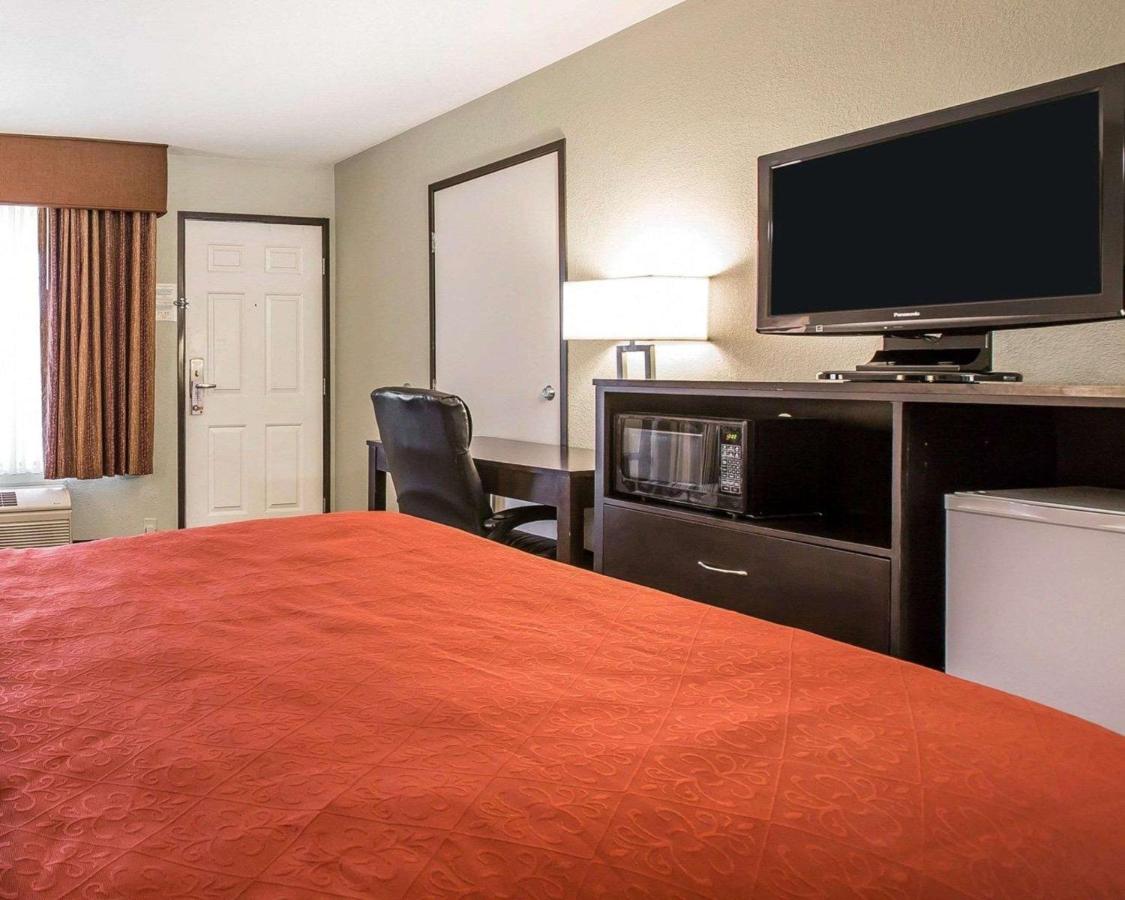 Queen Room - Non-Smoking at Quality Inn & Suites Woodland - Sacramento Airport