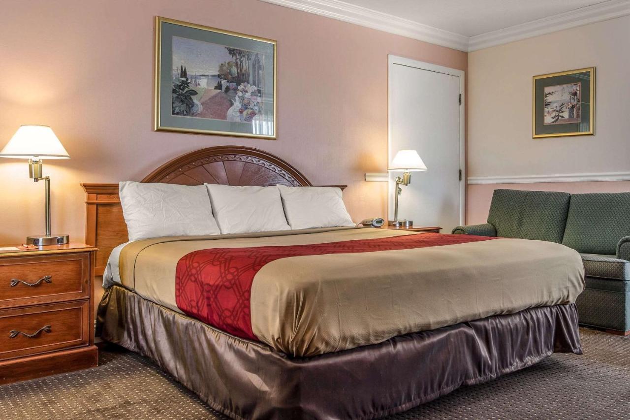 | Econo Lodge Castro Valley I-580
