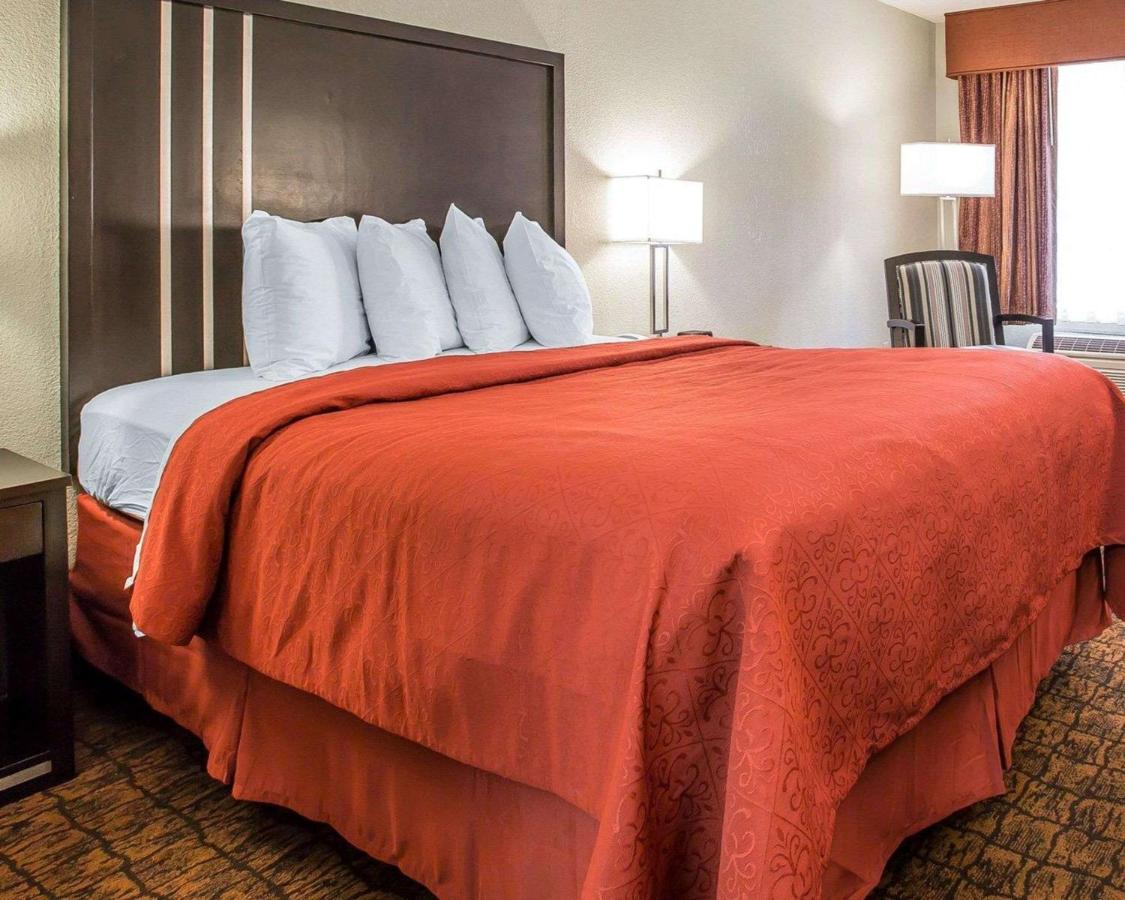 Queen Room - Non-Smoking at Quality Inn & Suites Woodland - Sacramento Airport