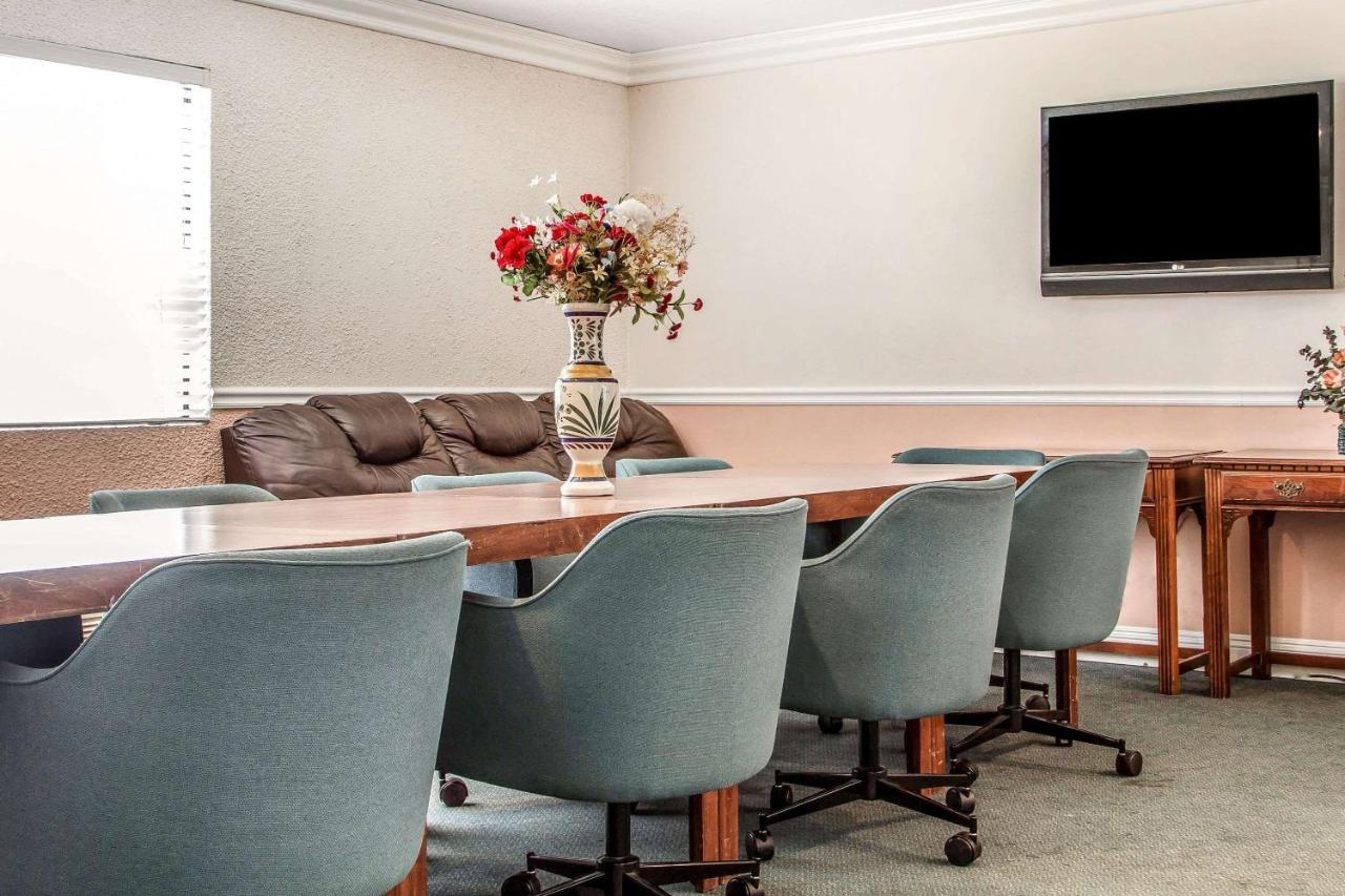 | Econo Lodge Castro Valley I-580
