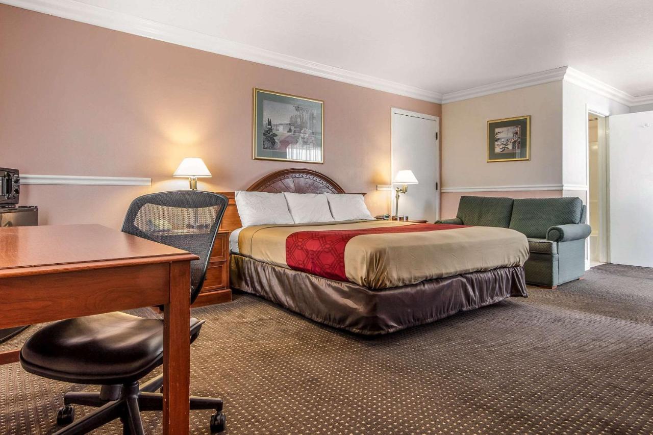 | Econo Lodge Castro Valley I-580