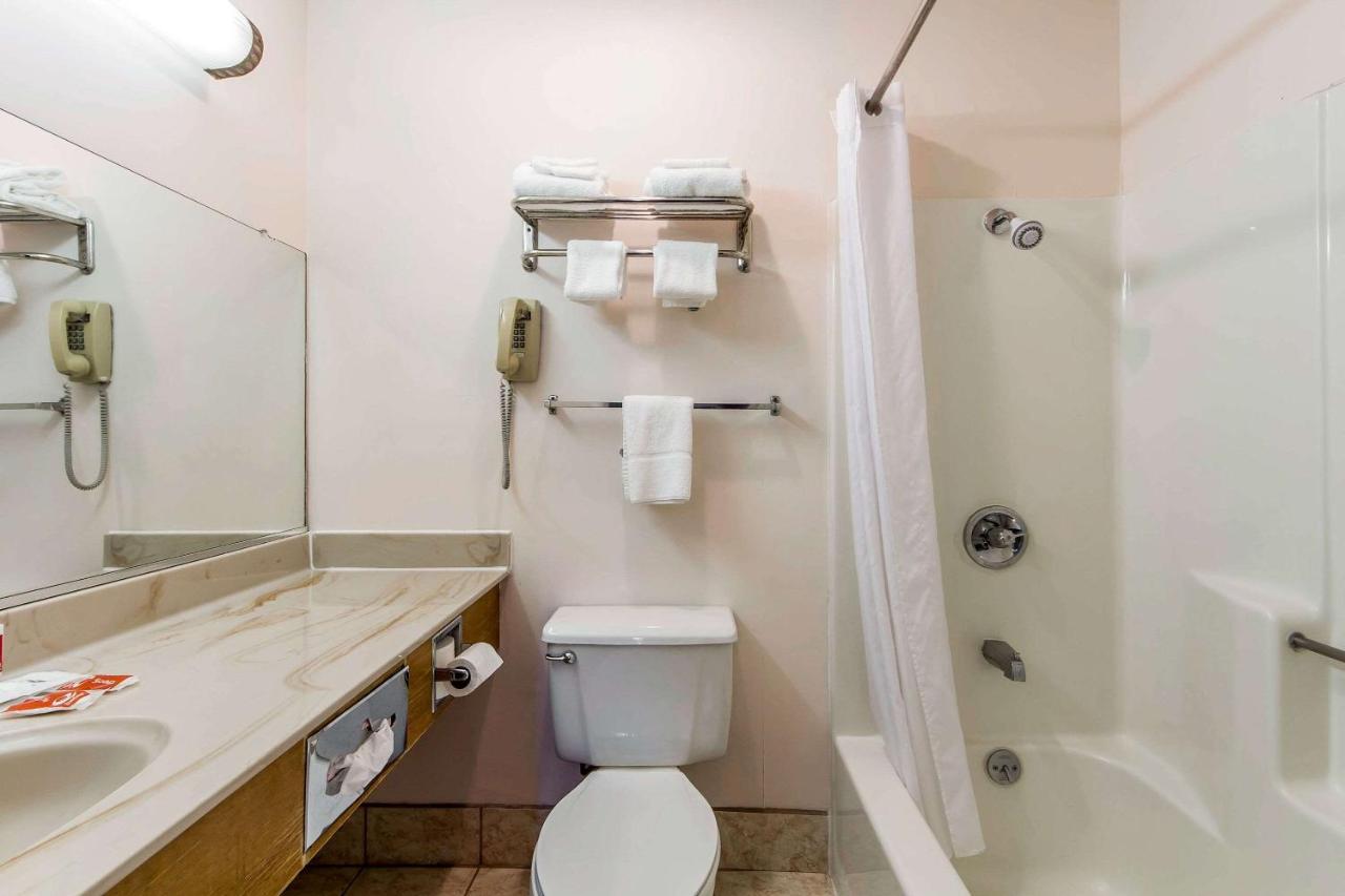 | Econo Lodge Castro Valley I-580