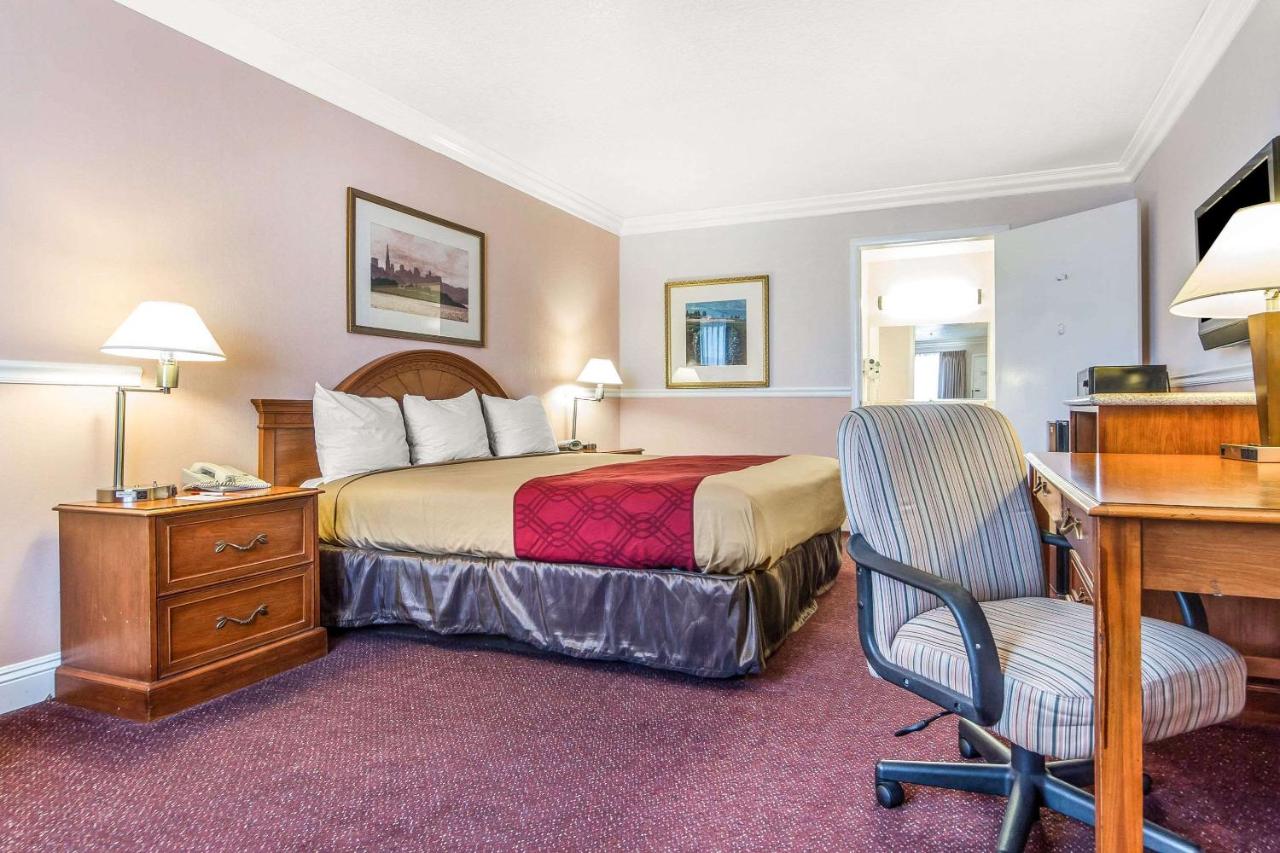 | Econo Lodge Castro Valley I-580