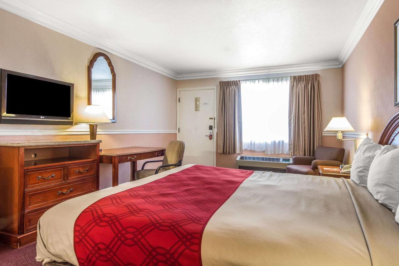 | Econo Lodge Castro Valley I-580