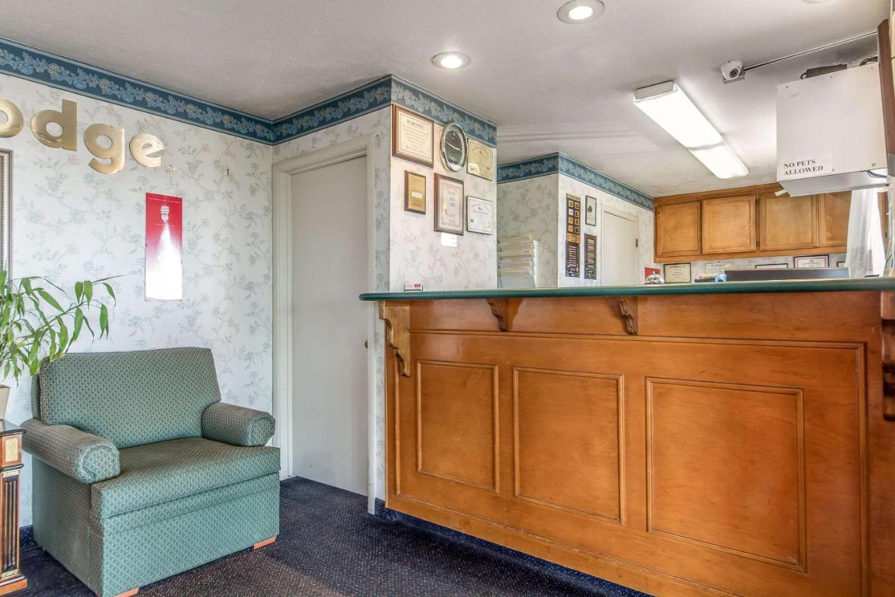 | Econo Lodge Castro Valley I-580