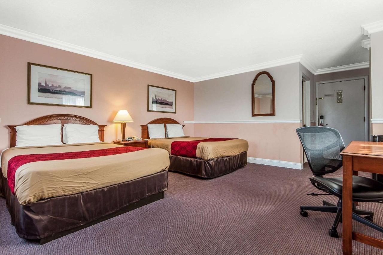 | Econo Lodge Castro Valley I-580