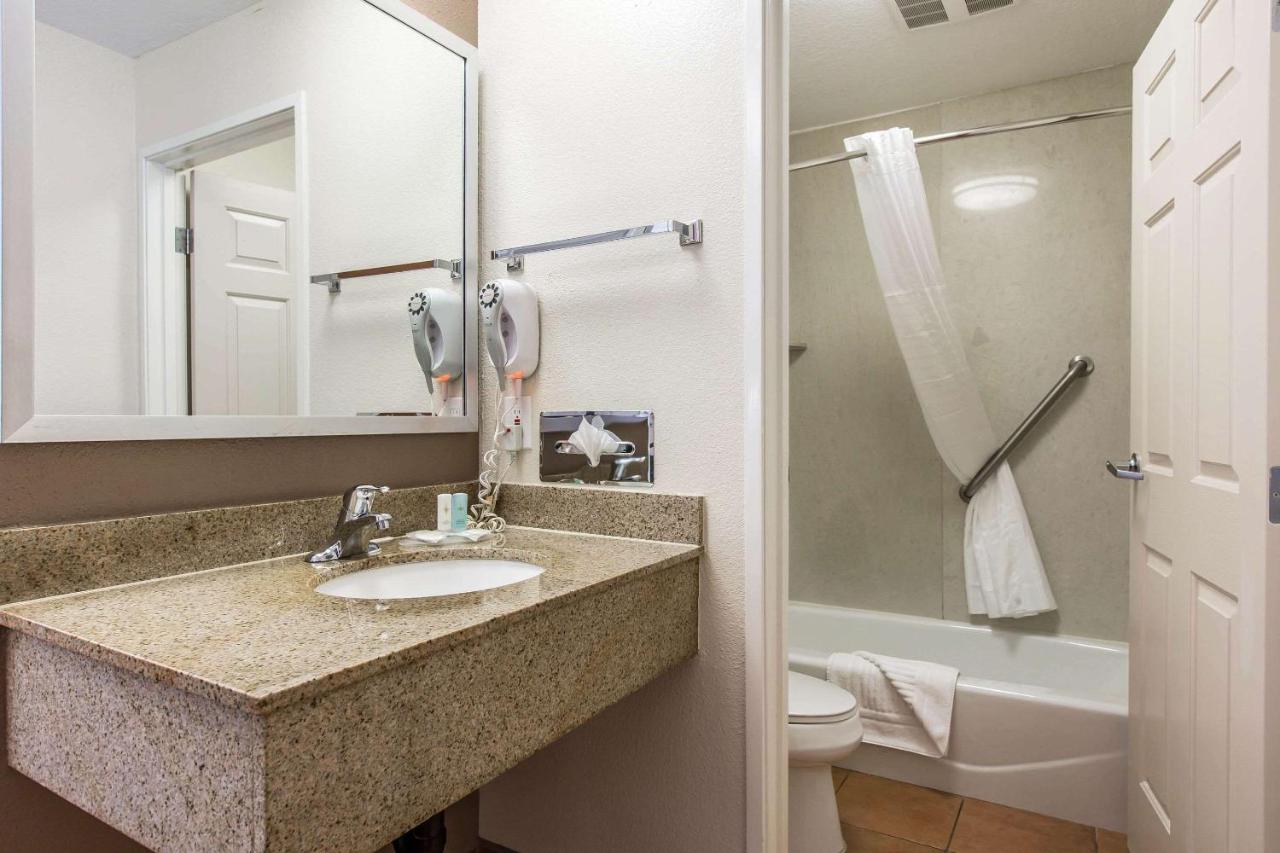 Standard Room, 1 Queen Bed, Non Smoking at Comfort Inn Los Angeles near Hollywood