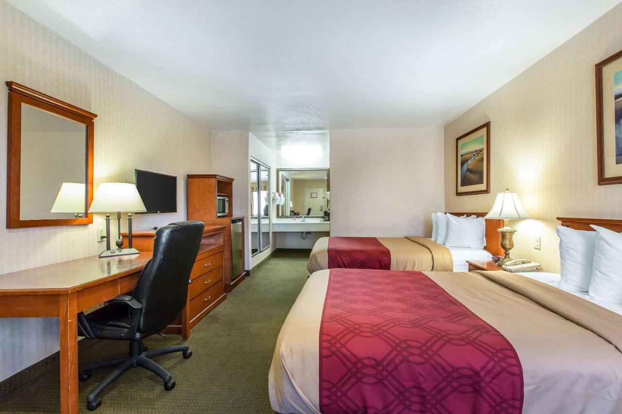 Double Room with Two Double Beds at Econo Lodge Inn & Suites Riverside - Corona