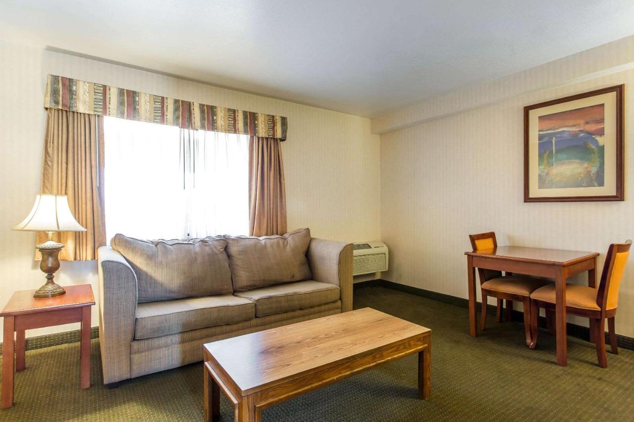 King Suite with Sofa Bed - Non-Smoking at Econo Lodge Inn & Suites Riverside - Corona