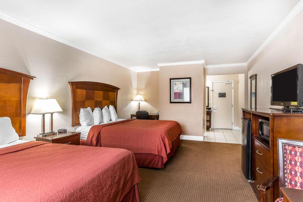Queen Room with Balcony at Quality Inn near Hearst Castle