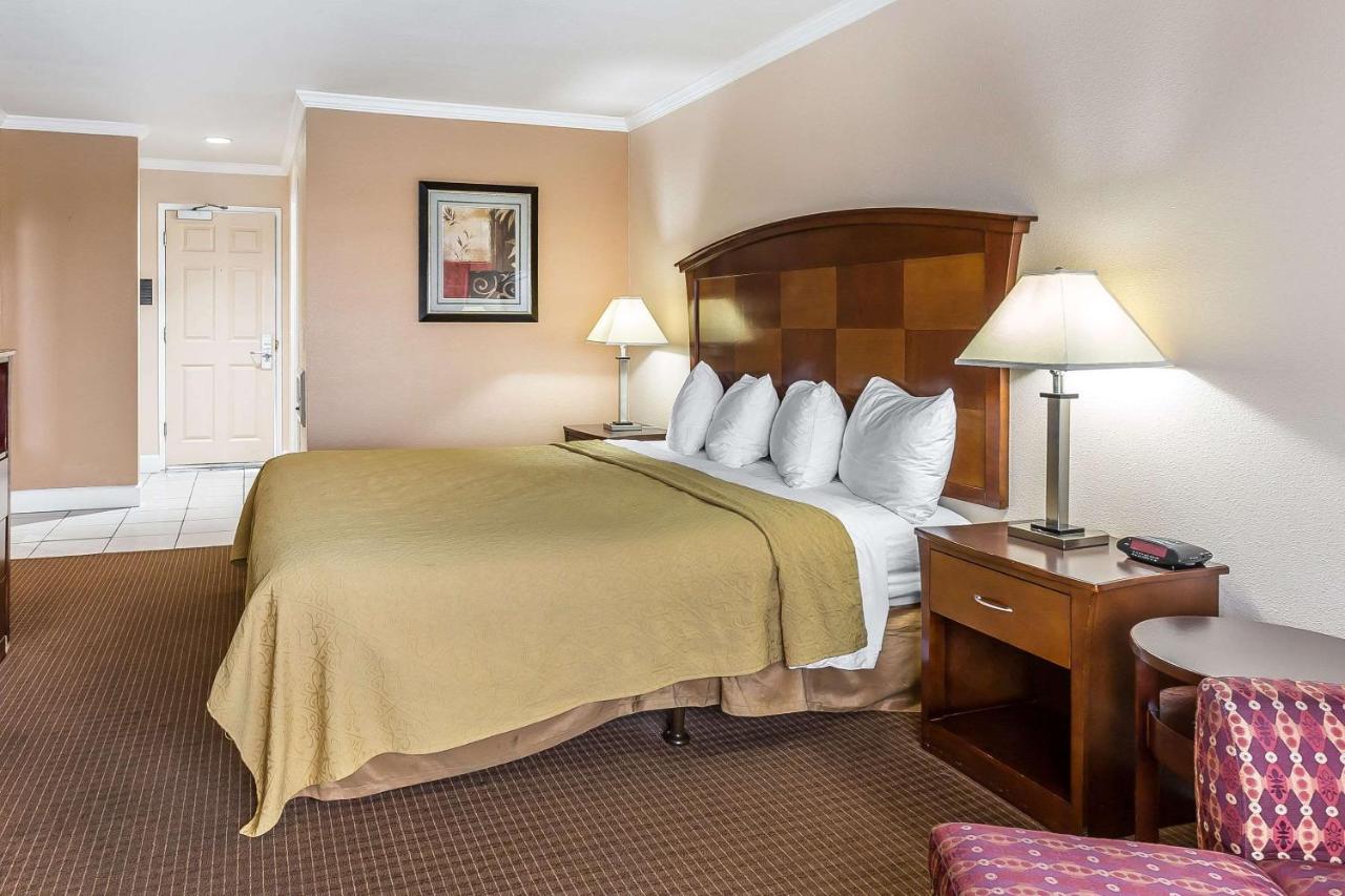 King Room with View - Non-Smoking at Quality Inn near Hearst Castle