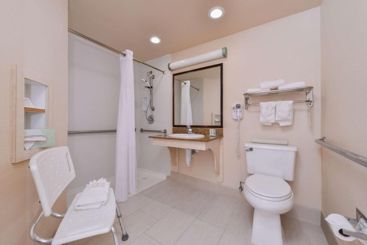 Queen Room - Disability Access at Hotel Nova SFO