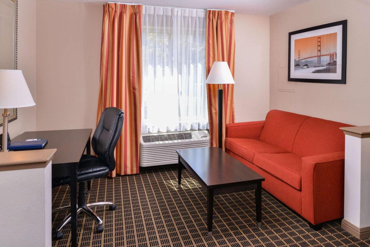 Queen Suite at Hotel Nova SFO
