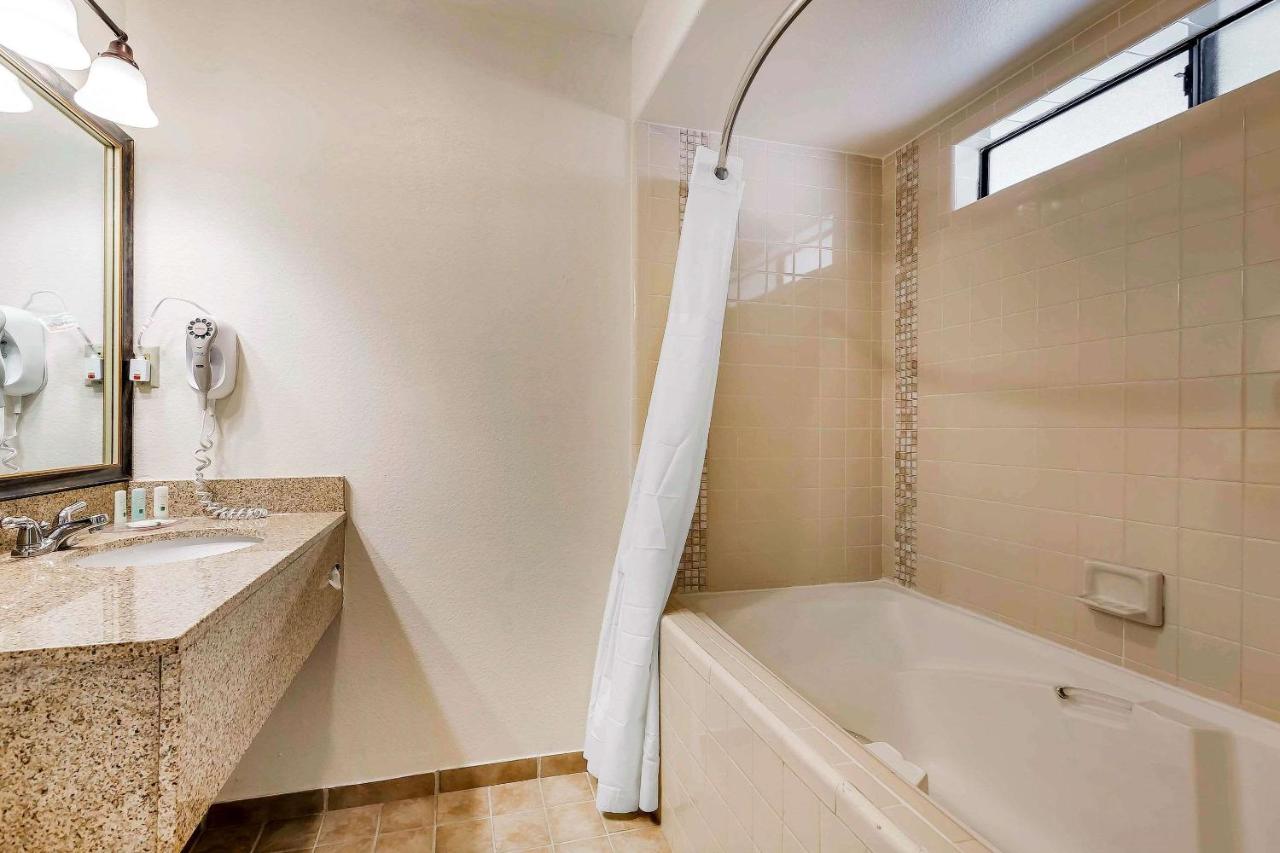 | Quality Inn Fallbrook