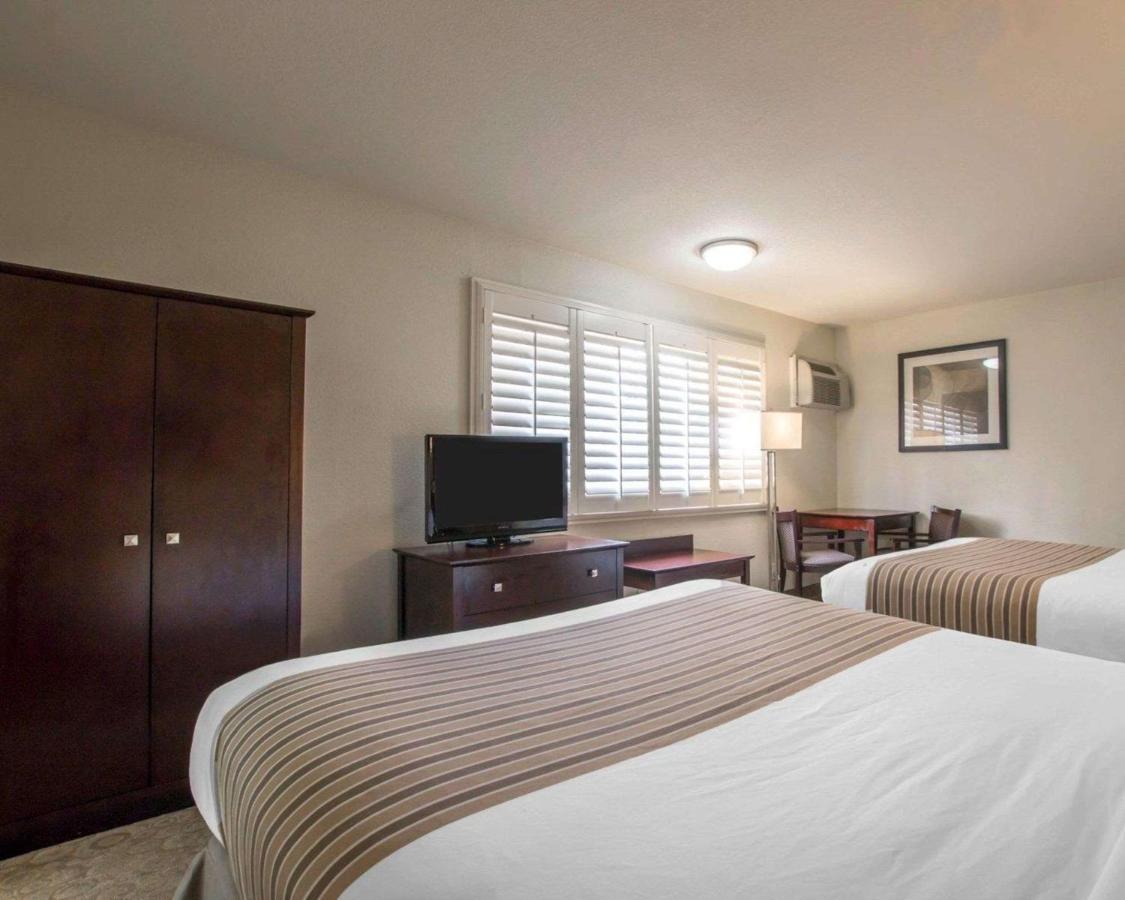 Queen Room with Two Queen Beds - Non-Smoking at Rodeway Inn Los Angeles Convention Center
