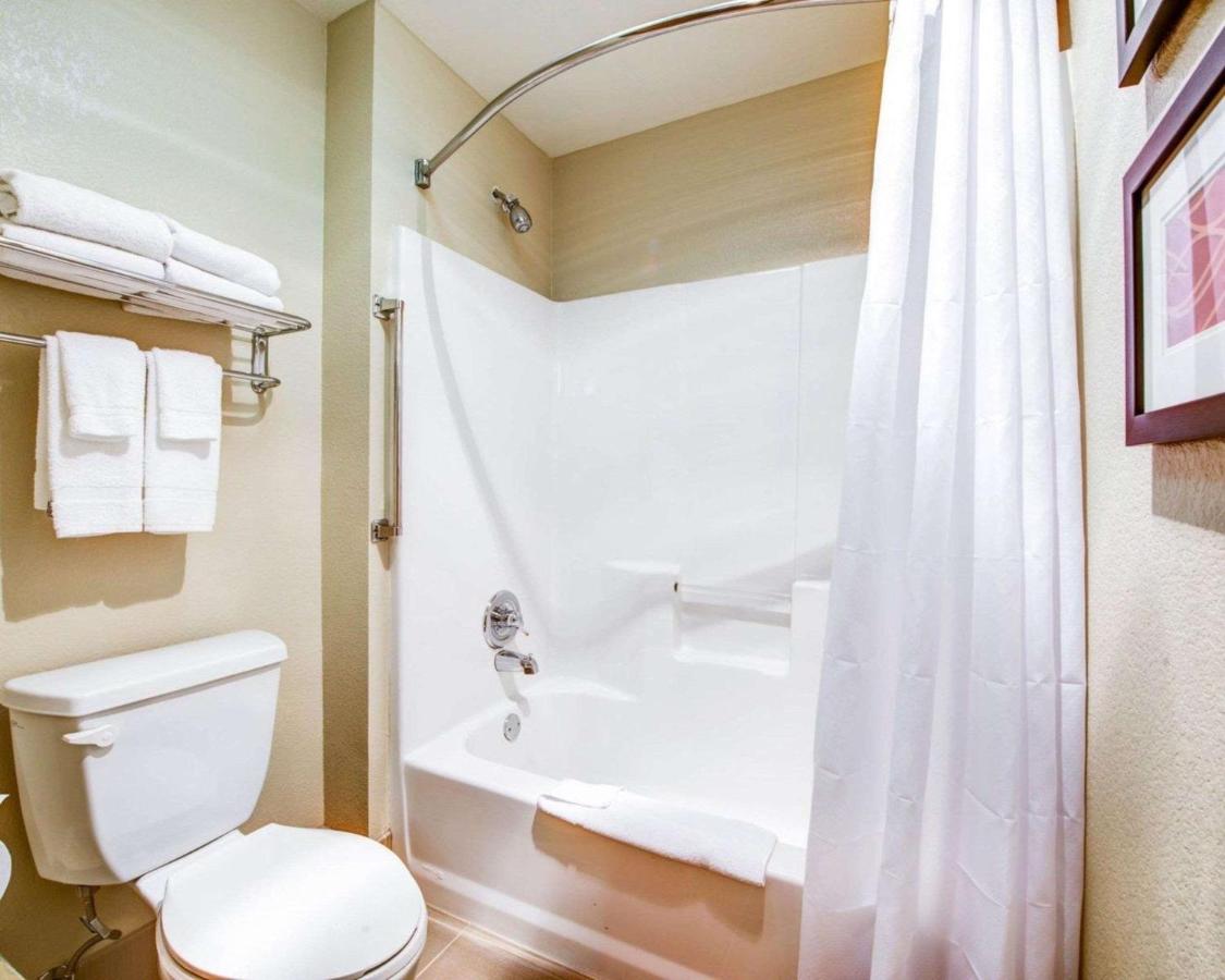 Room #48915411 at Comfort Inn Fontana