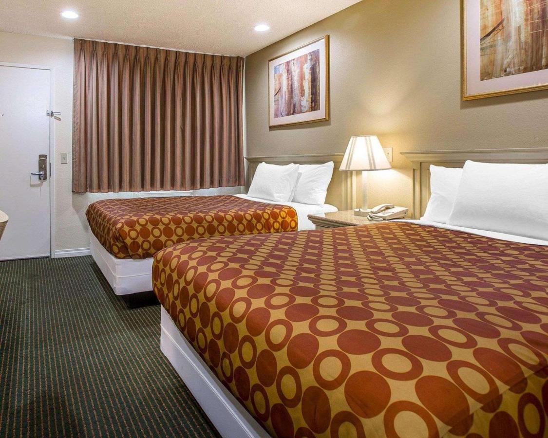 | Rodeway Inn Santee San Diego East