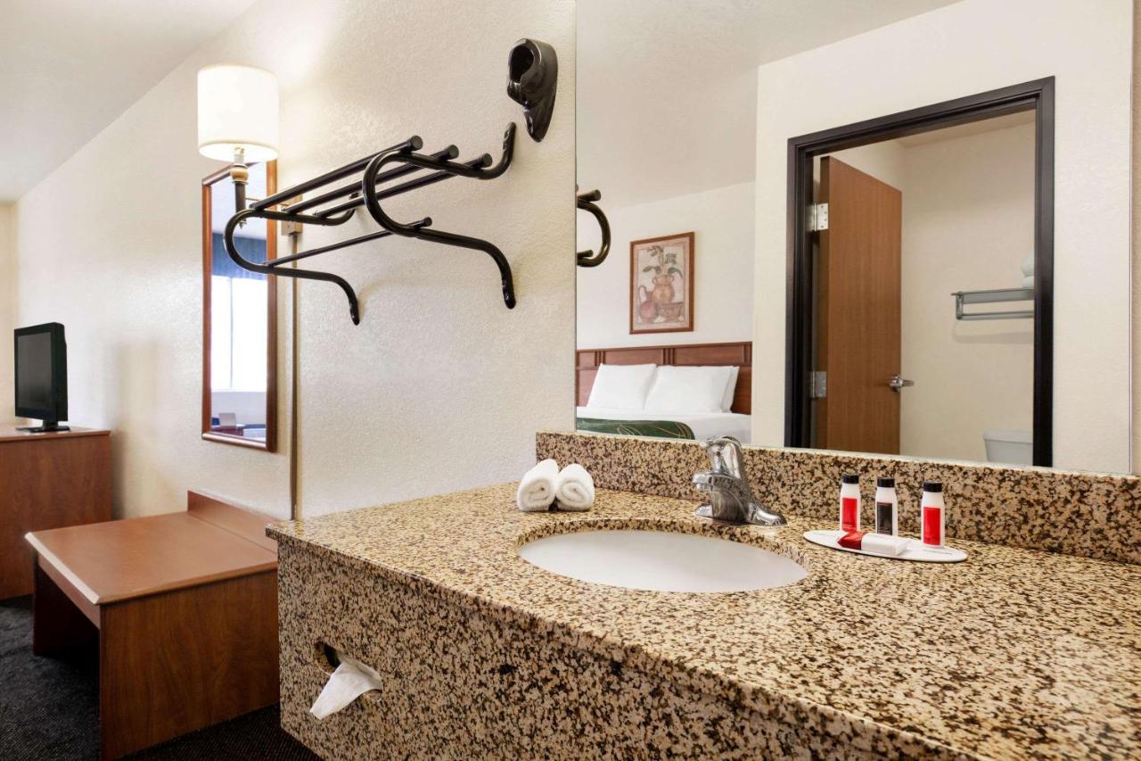 King Room - Mobility Access/Non-Smoking at Travelodge by Wyndham North Platte