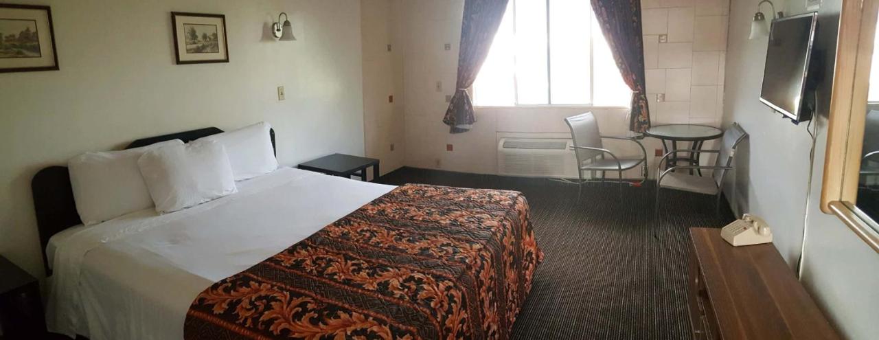 | Downey Inn Luxury Suites