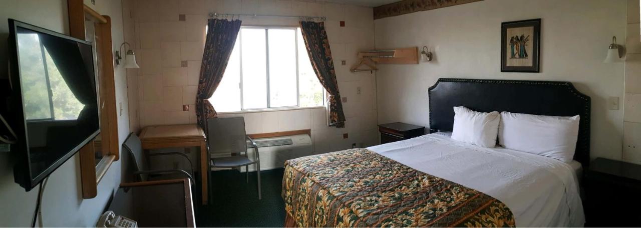 | Downey Inn Luxury Suites