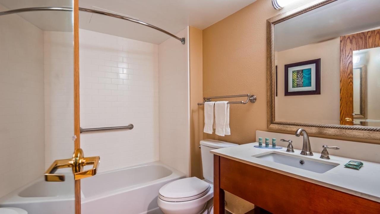 King Room with Bath Tub - Disability Access at Best Western Warren Hotel