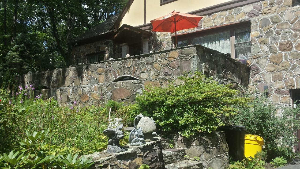 | Maurrocks - A Pocono Mountains B&B